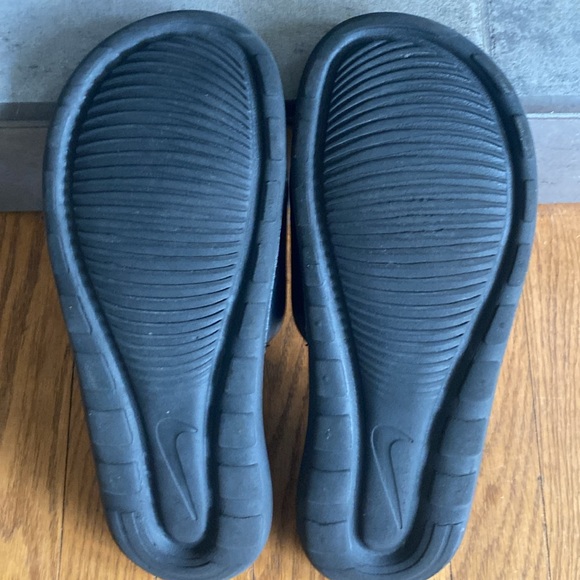 Men’s Nike slides - Picture 4 of 5